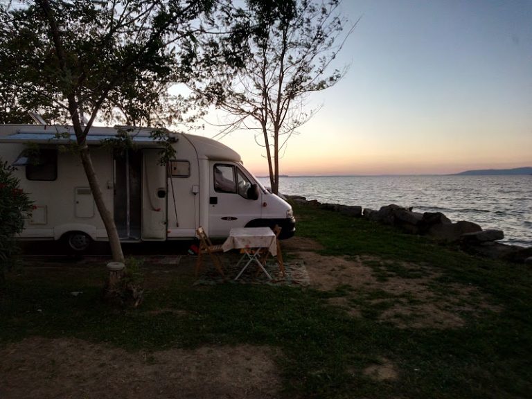 5 modi per risparmiare in camper