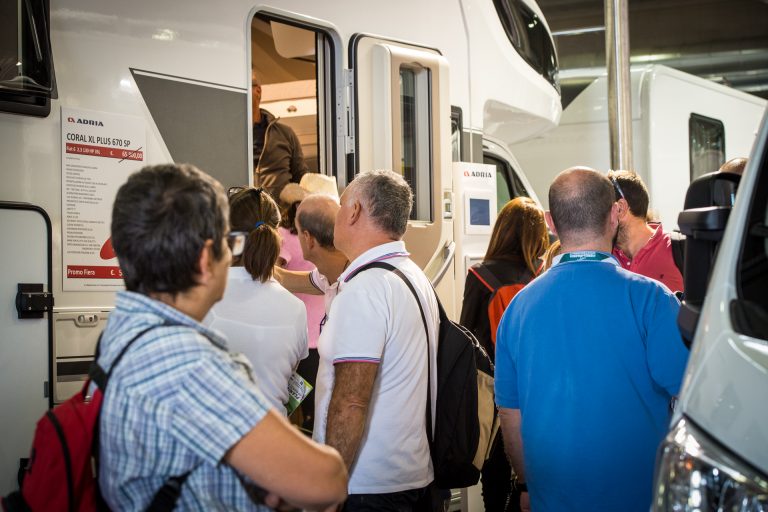 Bello, lo compro, quando me lo consegni?