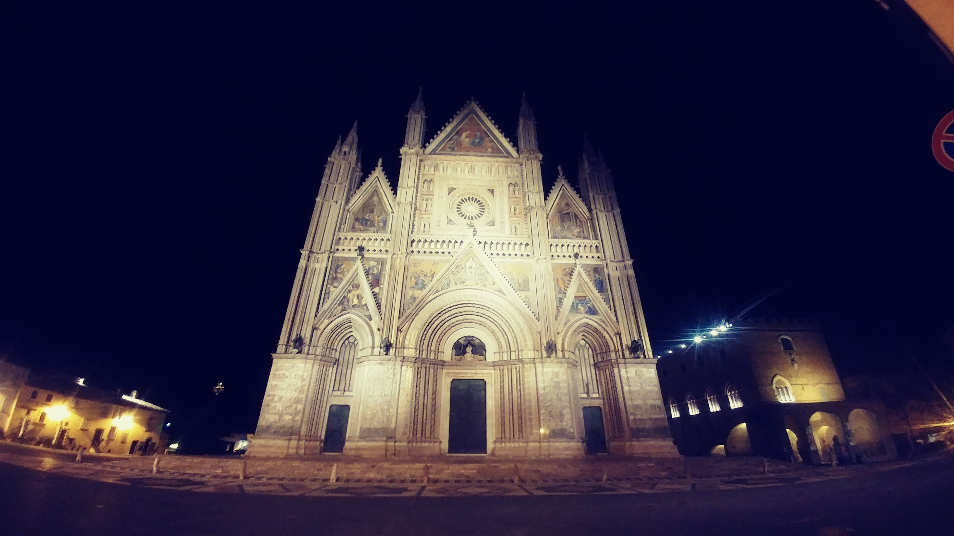 Orvieto: la città alta e strana