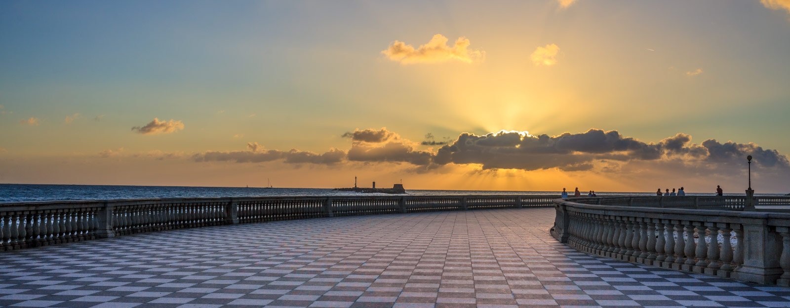 Livorno: un palco sul mare