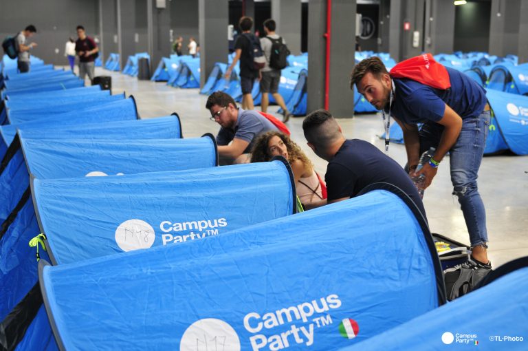 Un campus in tenda a Milano