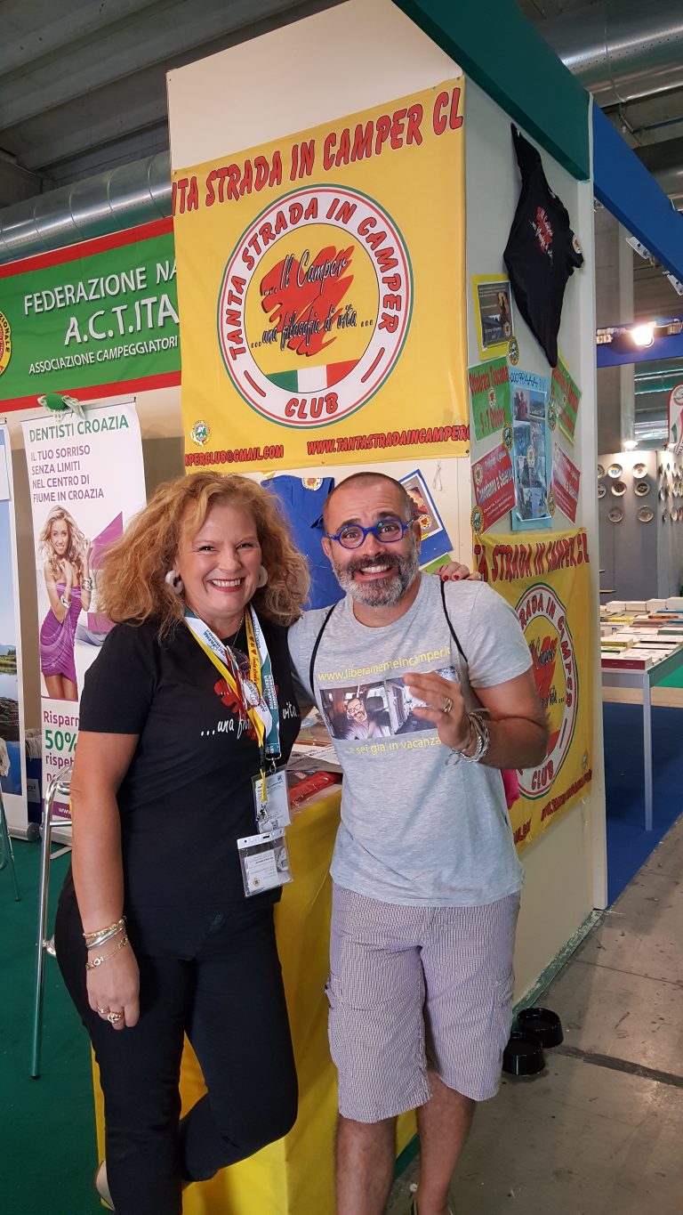 Stefania percorre “tanta strada in camper”