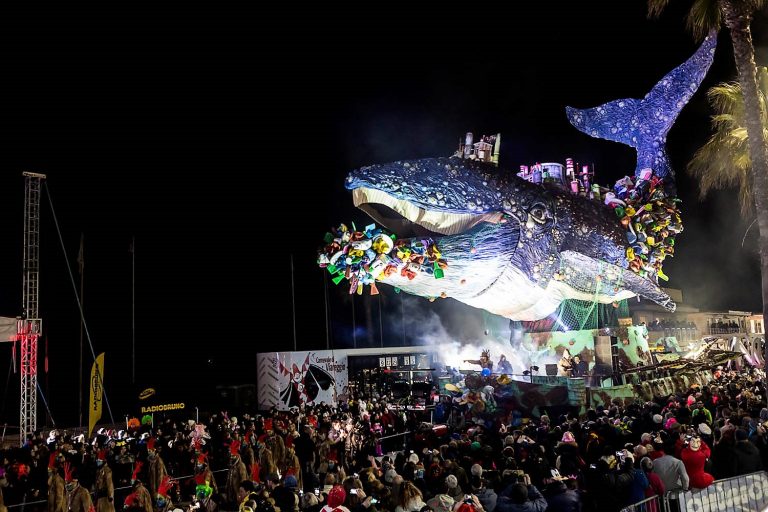 Piatti e bicchieri di plastica: cosa cambia per noi campeggiatori