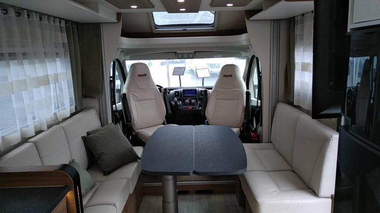 Pilote P696D: tutti a cena da me