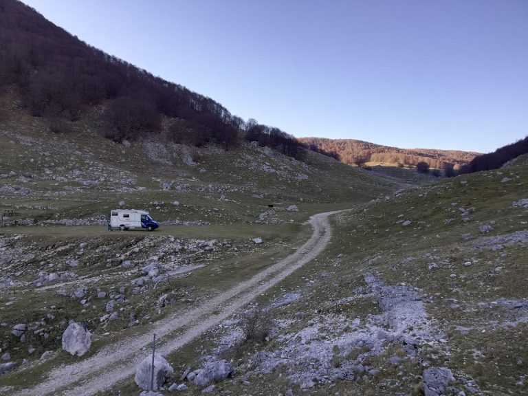 Cento giorni in camper nel Parco Nazionale Lazio Abruzzo e Molise: la sosta e i divieti
