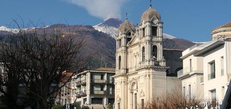 Zafferana Etnea: il balcone naturale di pietra lavica sull’Etna