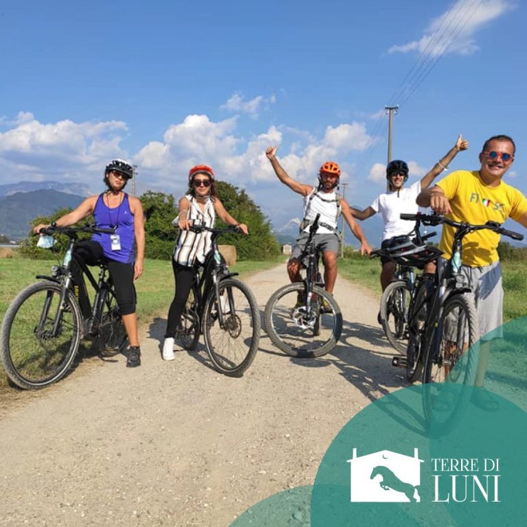 Terre di Luni: in sella al cavallo o alla bici elettrica