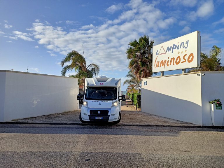 Camping Luminoso: svegliarsi a 10 passi dal mare