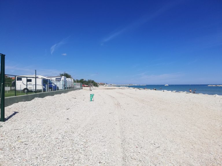Area Camper La Baia (Fano-PU): in riva al mare