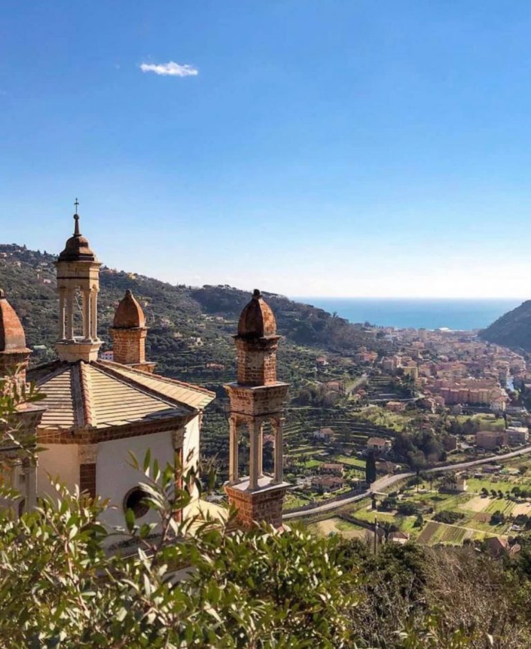 Finalborgo e Sassello: duetto storico della provincia di Savona.