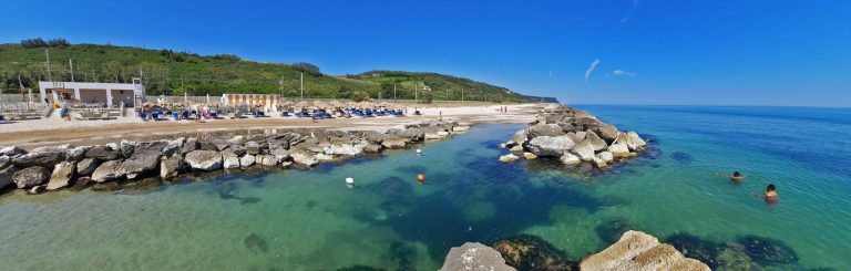 Riva mare in camper nelle Marche