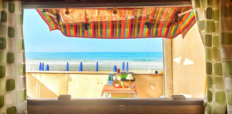 A me piace  riva mare.