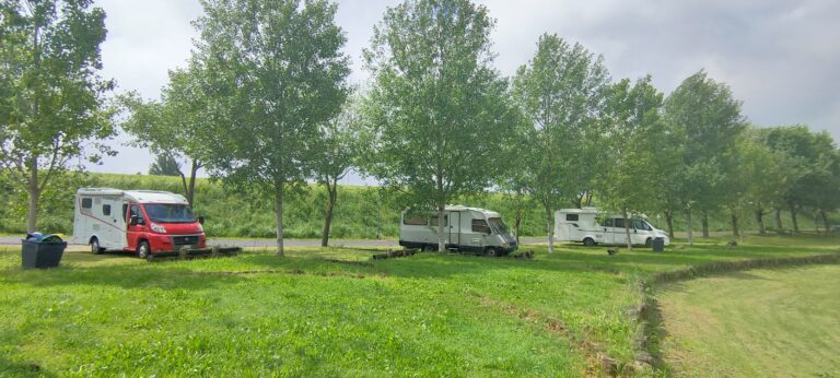 Sosta camper comunale, in riva al Po