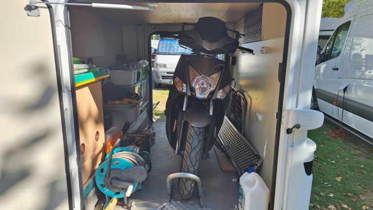 Camper e scooter oppure moto e tenda: 3 itinerari nel cuneese